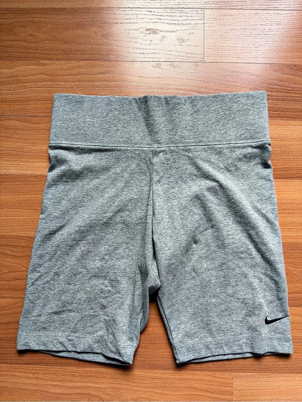 Nike Womenโs M Gray Heather Biker Shorts Cotton Blend Stretch Swoosh Athletic